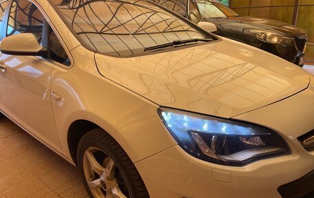 Opel Astra J, 2013 год, 999 999 рублей, 2 фотография