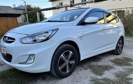 Hyundai Solaris II рестайлинг, 2012 год, 850 000 рублей, 2 фотография