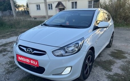 Hyundai Solaris II рестайлинг, 2012 год, 850 000 рублей, 4 фотография