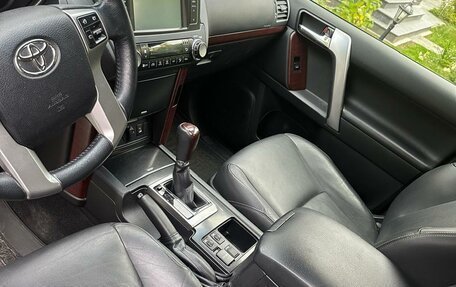 Toyota Land Cruiser Prado 150 рестайлинг 2, 2017 год, 4 950 000 рублей, 6 фотография