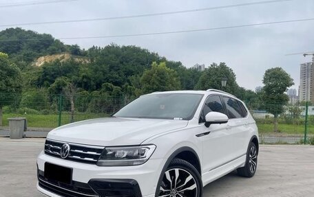 Volkswagen Tiguan II, 2021 год, 3 000 800 рублей, 1 фотография