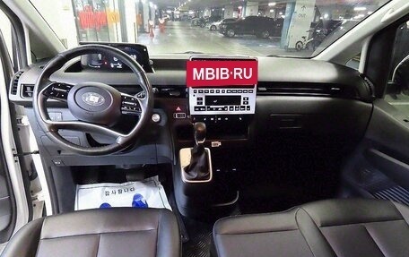 Hyundai Staria, 2021 год, 3 680 000 рублей, 10 фотография