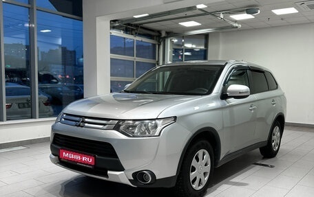 Mitsubishi Outlander III рестайлинг 3, 2014 год, 1 344 000 рублей, 1 фотография