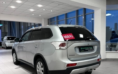 Mitsubishi Outlander III рестайлинг 3, 2014 год, 1 344 000 рублей, 8 фотография