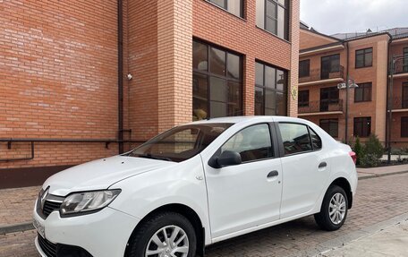 Renault Logan II, 2017 год, 880 000 рублей, 2 фотография