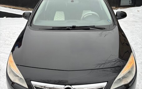 Opel Astra J, 2011 год, 690 000 рублей, 1 фотография