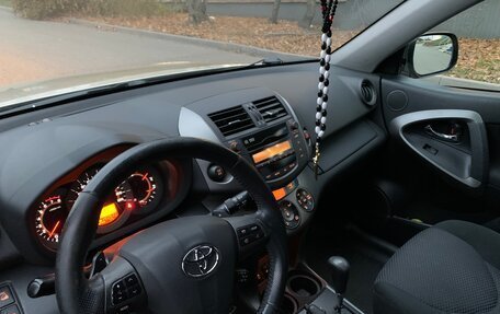 Toyota RAV4, 2011 год, 1 850 000 рублей, 16 фотография