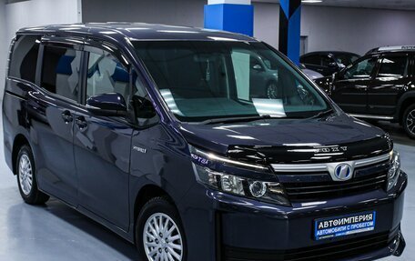 Toyota Voxy III, 2014 год, 2 048 000 рублей, 8 фотография