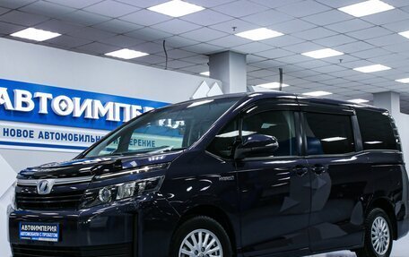 Toyota Voxy III, 2014 год, 2 048 000 рублей, 2 фотография