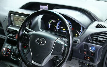 Toyota Voxy III, 2014 год, 2 048 000 рублей, 13 фотография