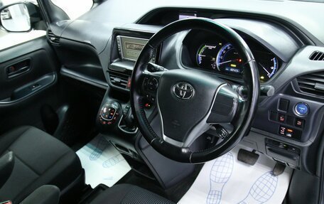 Toyota Voxy III, 2014 год, 2 048 000 рублей, 14 фотография