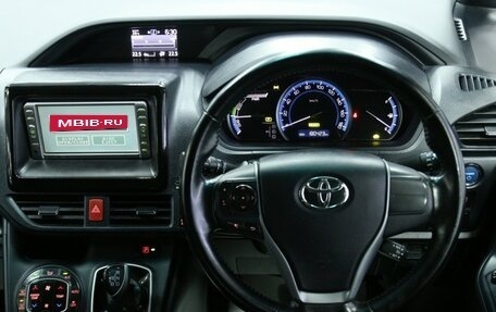 Toyota Voxy III, 2014 год, 2 048 000 рублей, 15 фотография