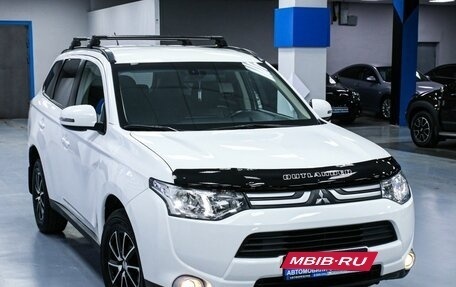 Mitsubishi Outlander III рестайлинг 3, 2014 год, 1 798 000 рублей, 8 фотография