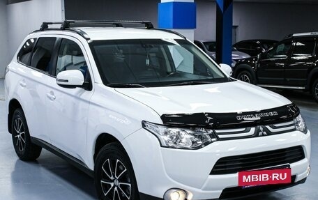 Mitsubishi Outlander III рестайлинг 3, 2014 год, 1 798 000 рублей, 7 фотография