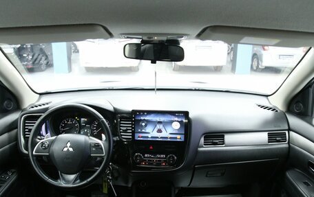 Mitsubishi Outlander III рестайлинг 3, 2014 год, 1 798 000 рублей, 16 фотография