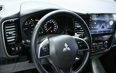 Mitsubishi Outlander III рестайлинг 3, 2014 год, 1 798 000 рублей, 13 фотография