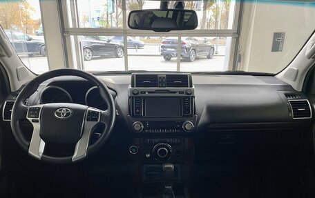 Toyota Land Cruiser Prado 150 рестайлинг 2, 2015 год, 4 290 000 рублей, 13 фотография