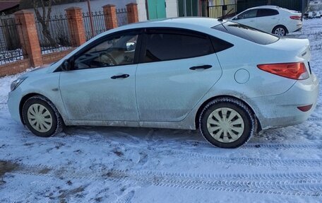 Hyundai Solaris II рестайлинг, 2011 год, 740 000 рублей, 2 фотография