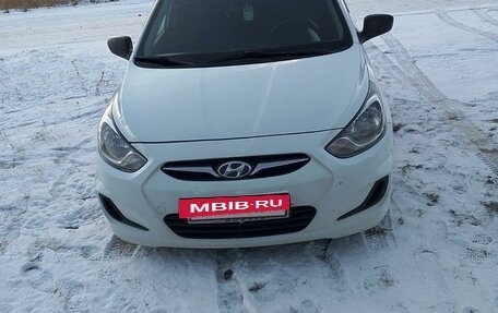 Hyundai Solaris II рестайлинг, 2011 год, 740 000 рублей, 4 фотография