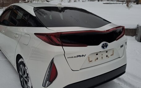 Toyota Prius IV XW50, 2017 год, 1 900 000 рублей, 2 фотография