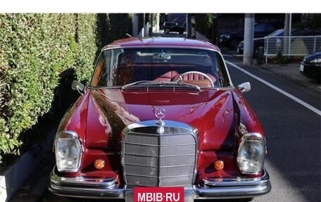 Mercedes-Benz W111, 1965 год, 9 400 000 рублей, 3 фотография