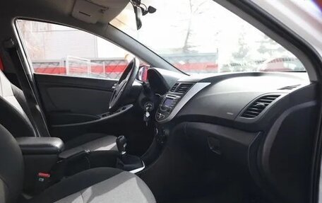 Hyundai Solaris II рестайлинг, 2014 год, 1 100 000 рублей, 17 фотография