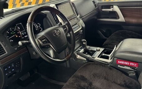 Toyota Land Cruiser 200, 2018 год, 9 600 000 рублей, 8 фотография