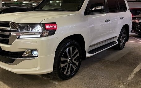 Toyota Land Cruiser 200, 2018 год, 9 600 000 рублей, 7 фотография