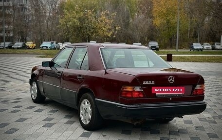 Mercedes-Benz E-Класс, 1993 год, 255 000 рублей, 3 фотография