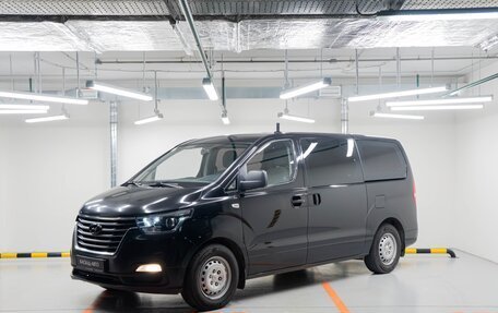 Hyundai H-1 II рестайлинг, 2019 год, 3 100 000 рублей, 1 фотография