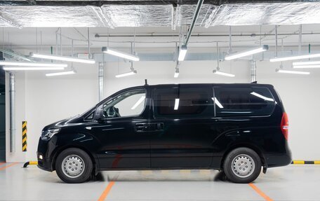 Hyundai H-1 II рестайлинг, 2019 год, 3 100 000 рублей, 2 фотография