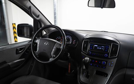 Hyundai H-1 II рестайлинг, 2019 год, 3 100 000 рублей, 17 фотография