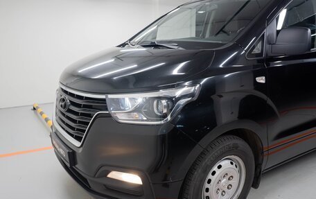 Hyundai H-1 II рестайлинг, 2019 год, 3 100 000 рублей, 28 фотография