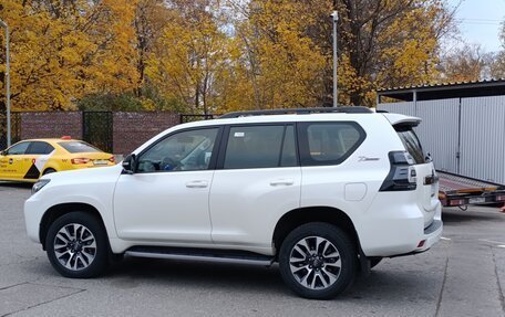 Toyota Land Cruiser Prado 150 рестайлинг 2, 2021 год, 7 000 000 рублей, 4 фотография