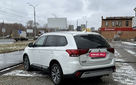 Mitsubishi Outlander III рестайлинг 3, 2020 год, 2 495 000 рублей, 7 фотография