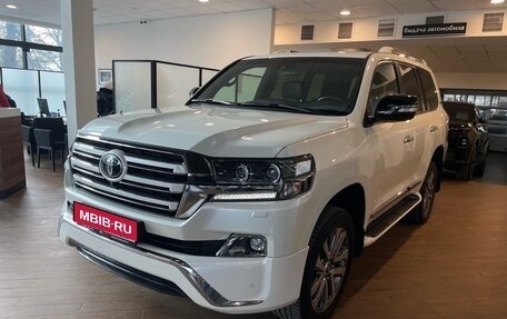 Toyota Land Cruiser 200, 2017 год, 7 900 000 рублей, 1 фотография