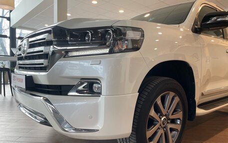 Toyota Land Cruiser 200, 2017 год, 7 900 000 рублей, 9 фотография