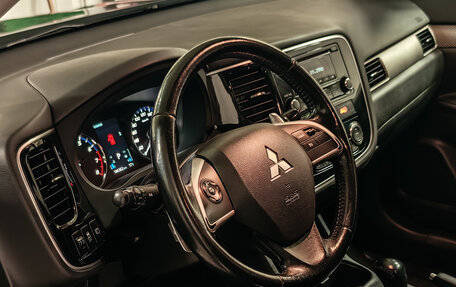 Mitsubishi Outlander III рестайлинг 3, 2014 год, 1 656 190 рублей, 17 фотография