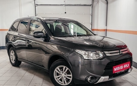 Mitsubishi Outlander III рестайлинг 3, 2014 год, 1 656 190 рублей, 7 фотография