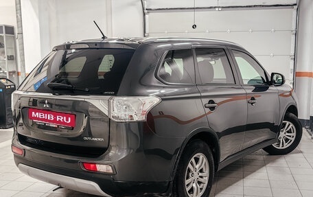 Mitsubishi Outlander III рестайлинг 3, 2014 год, 1 656 190 рублей, 12 фотография