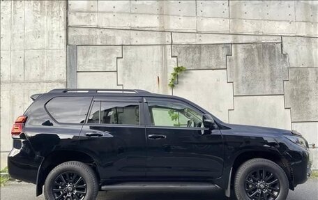 Toyota Land Cruiser Prado 150 рестайлинг 2, 2023 год, 6 580 000 рублей, 5 фотография