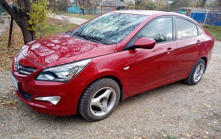 Hyundai Solaris II рестайлинг, 2015 год, 980 000 рублей, 2 фотография