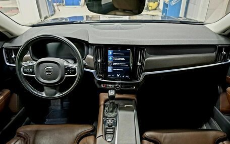 Volvo V90 Cross Country I рестайлинг, 2017 год, 3 699 000 рублей, 13 фотография