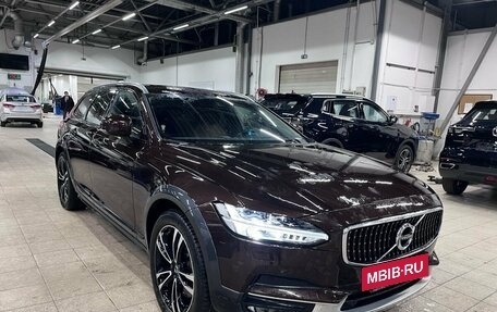 Volvo V90 Cross Country I рестайлинг, 2017 год, 3 699 000 рублей, 3 фотография