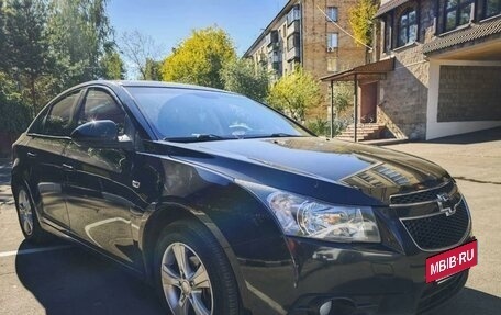 Chevrolet Cruze II, 2010 год, 800 000 рублей, 3 фотография