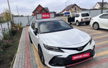 Toyota Camry, 2021 год, 3 550 000 рублей, 4 фотография