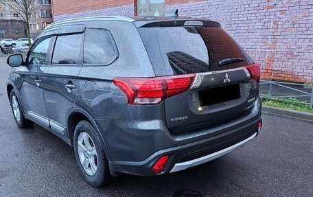 Mitsubishi Outlander III рестайлинг 3, 2018 год, 1 750 000 рублей, 3 фотография