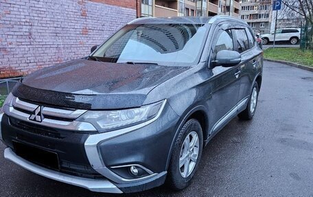 Mitsubishi Outlander III рестайлинг 3, 2018 год, 1 750 000 рублей, 2 фотография