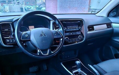 Mitsubishi Outlander III рестайлинг 3, 2018 год, 1 750 000 рублей, 7 фотография