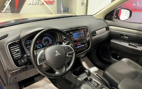 Mitsubishi Outlander III рестайлинг 3, 2013 год, 1 897 000 рублей, 11 фотография